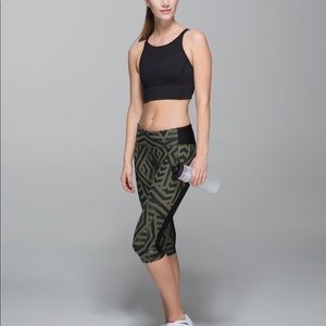 Lululemon chevron shuffle capris size 6
